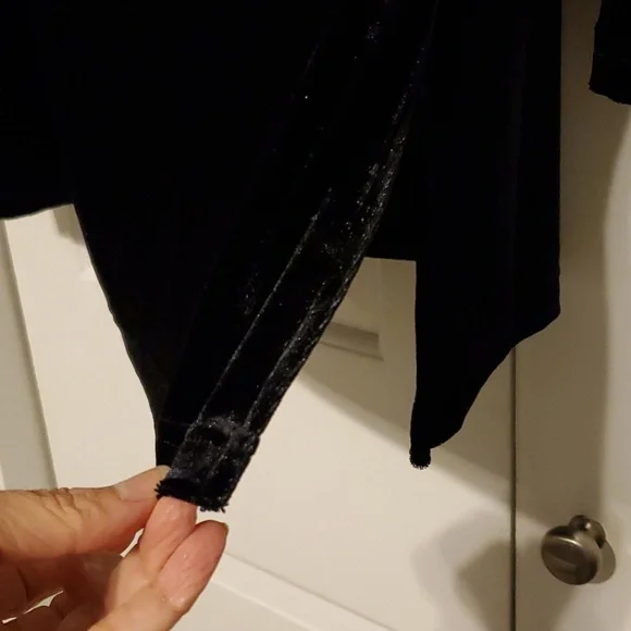 Bob Mackie Christmas Holiday Top - Picture 5 of 10